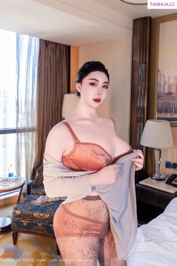   [XiuRen]高清写真图 2025.03.03 No.9955 风景尤美 丝袜美臀第20张图片